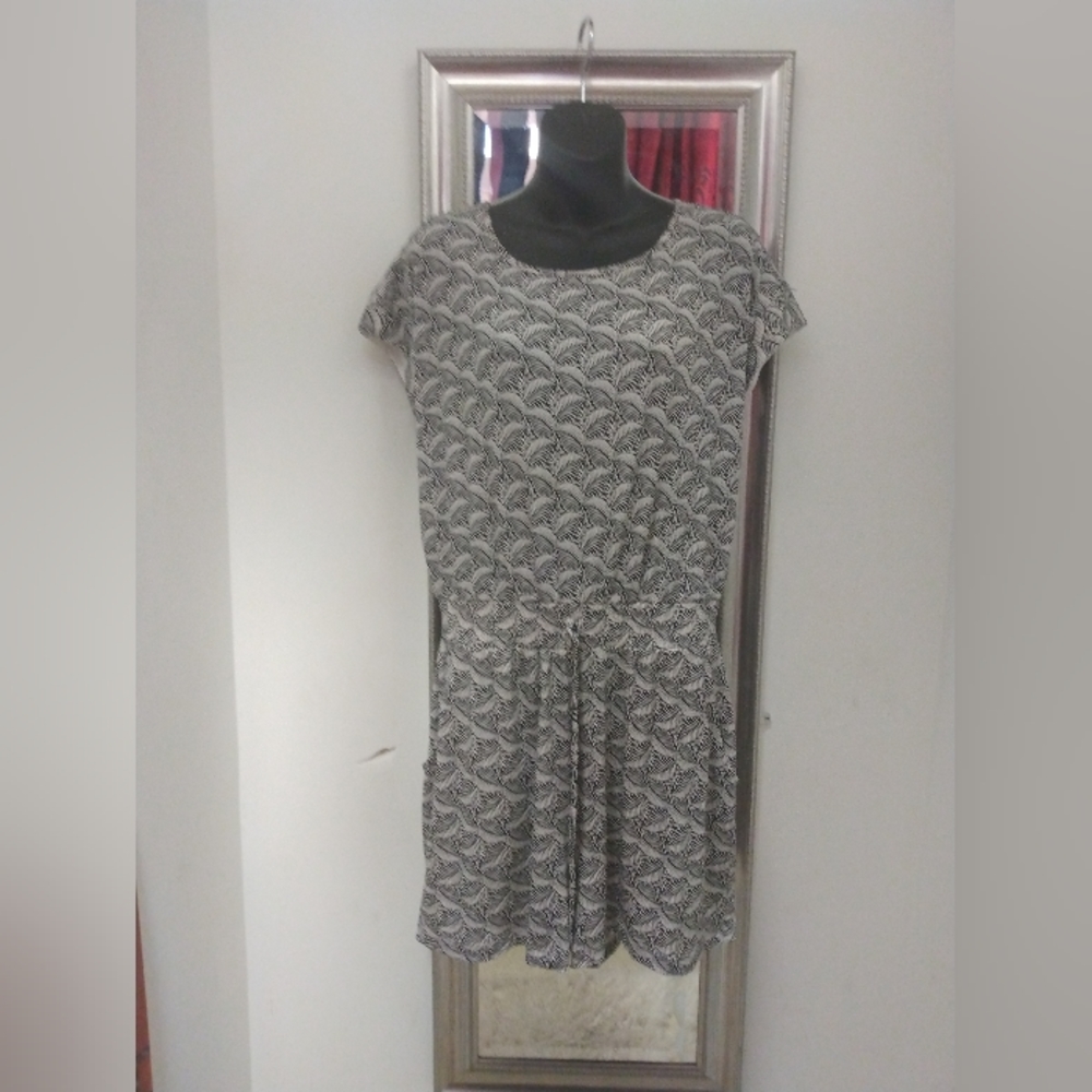 Wisp size S black patterned filman Sleeve gathered elastic waist romper.